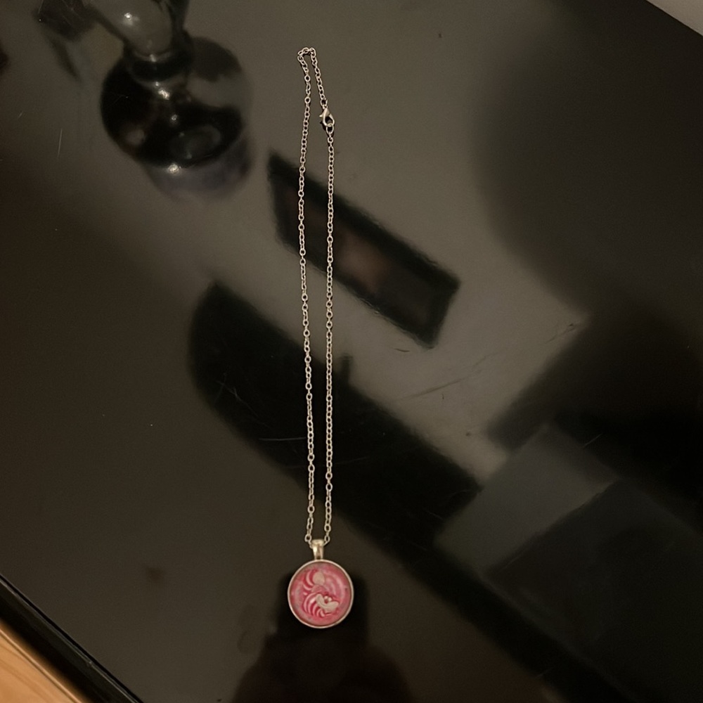 Cheshire Cat circle pendant necklace - Picture 4 of 4